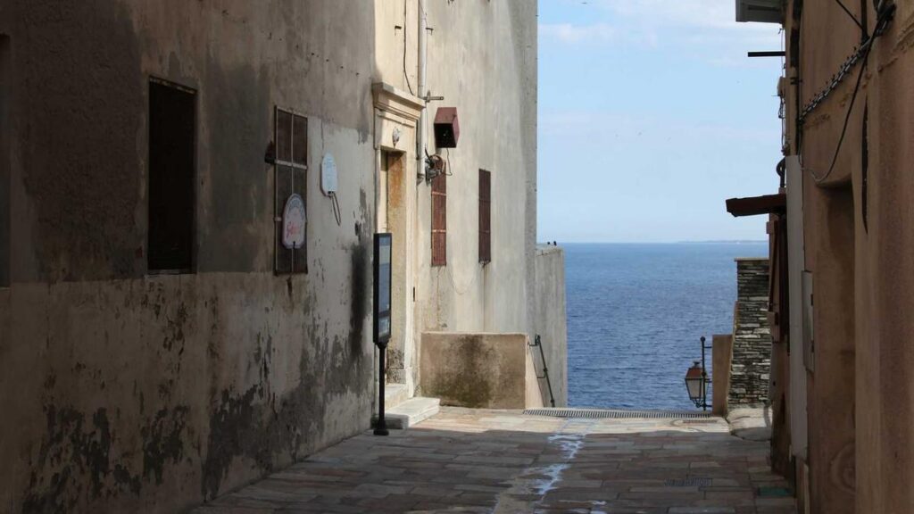 Die österreichische Vignette: Wo Sie sie kaufen, was sie kostet und wie Sie sie richtig anbringen